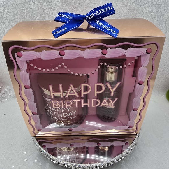 Bath and Body Works Strawberry Pound Cake Happy Birthday Gift Set - Picture 9 of 13